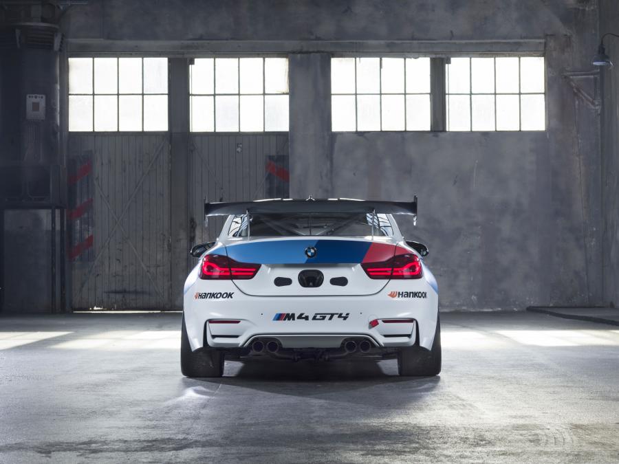  BMW M4 GT4 (F82) 2017 года  (фото 2 из 46)
